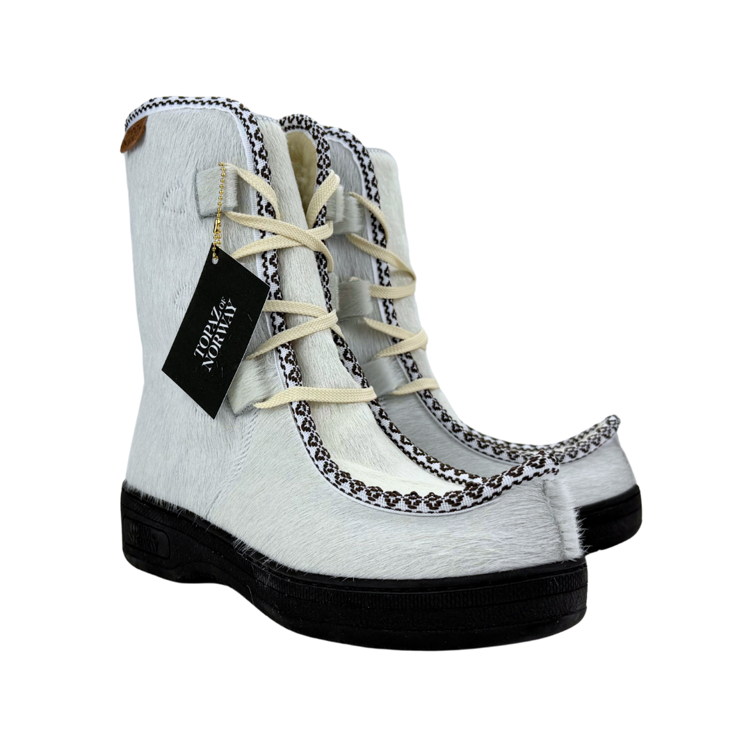 Topaz of Norway, white cowhide winter boots - Image 2